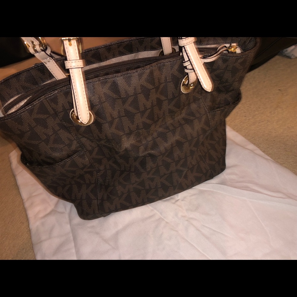Micheal Kohrs bag barely used